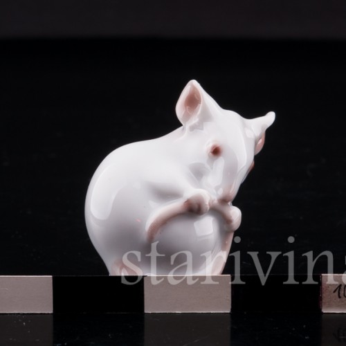 Фарфоровая фигурка Мышь, держащая хвост, Bing & Grondahl, Дания, вт. пол. 20 в.