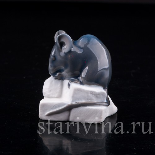 Фигурка из фарфора Мышь на сахаре Royal Copenhagen, Дания, 1955 год.