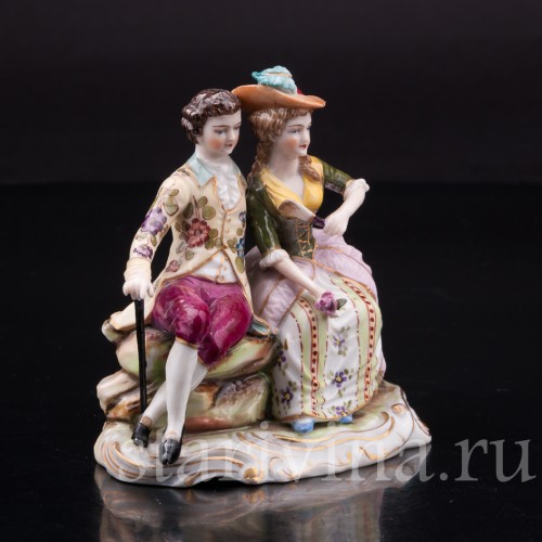 Фигурка из фарфора Сидящая пара, миниатюра, Ackermann & Fritze, Германия, нач. 20 в.