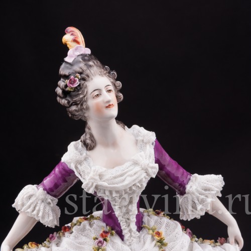 Фарфоровая статуэтка Дама с султаном из перьев, кружевная, Volkstedt, Германия, кон. 19, нач. 20 в.