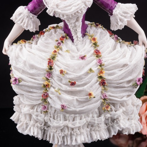 Фарфоровая статуэтка Дама с султаном из перьев, кружевная, Volkstedt, Германия, кон. 19, нач. 20 в.