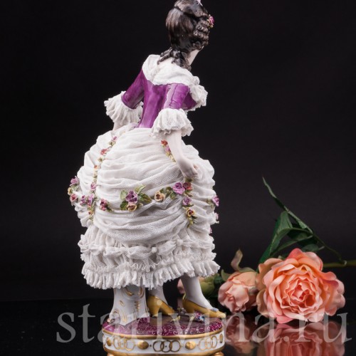Фарфоровая статуэтка Дама с султаном из перьев, кружевная, Volkstedt, Германия, кон. 19, нач. 20 в.