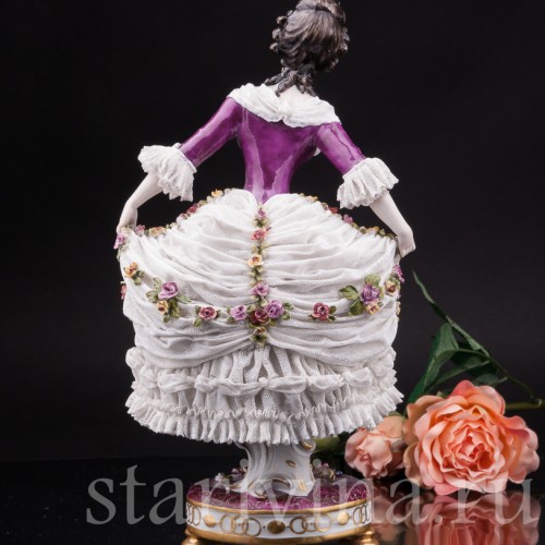 Фарфоровая статуэтка Дама с султаном из перьев, кружевная, Volkstedt, Германия, кон. 19, нач. 20 в.