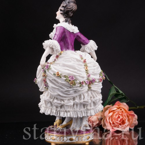 Фарфоровая статуэтка Дама с султаном из перьев, кружевная, Volkstedt, Германия, кон. 19, нач. 20 в.