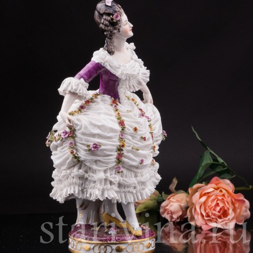 Фарфоровая статуэтка Дама с султаном из перьев, кружевная, Volkstedt, Германия, кон. 19, нач. 20 в.