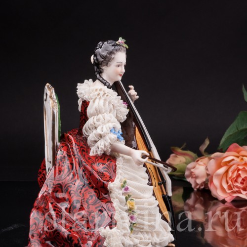 Статуэтка Дама с виолончелью, кружевная, Volkstedt, Германия, сер. 20 в.