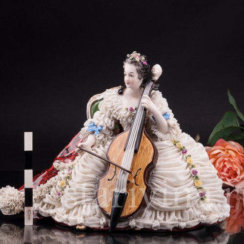 Статуэтка Дама с виолончелью, кружевная, Volkstedt, Германия, сер. 20 в.