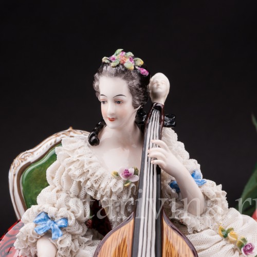 Статуэтка Дама с виолончелью, кружевная, Volkstedt, Германия, сер. 20 в.