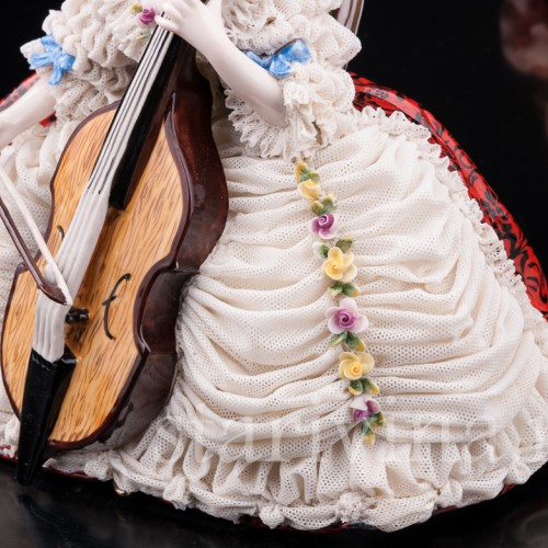 Статуэтка Дама с виолончелью, кружевная, Volkstedt, Германия, сер. 20 в.