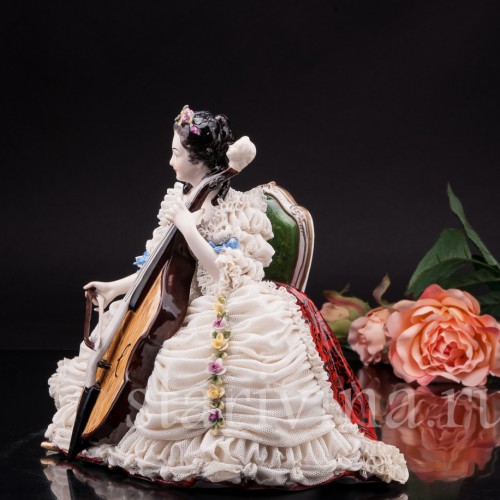 Статуэтка Дама с виолончелью, кружевная, Volkstedt, Германия, сер. 20 в.