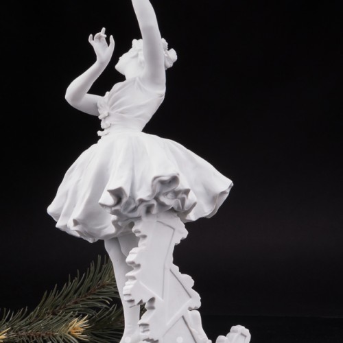 Фарфоровая статуэтка Балерина с розами, Volkstedt, Германия, кон. 19 в.