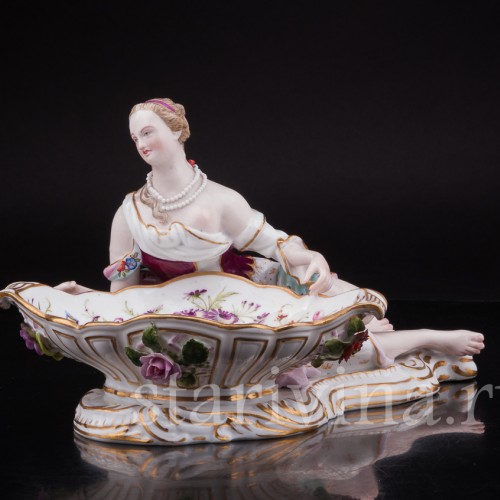 Фарфоровая композиция Девушка с блюдом, , кон. 19 в.