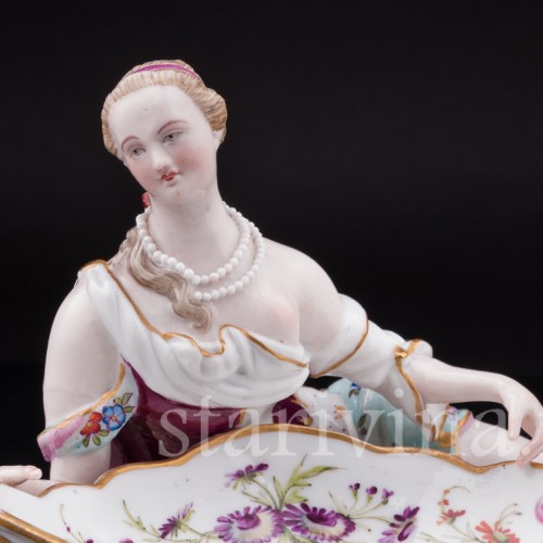 Фарфоровая композиция Девушка с блюдом, , кон. 19 в.