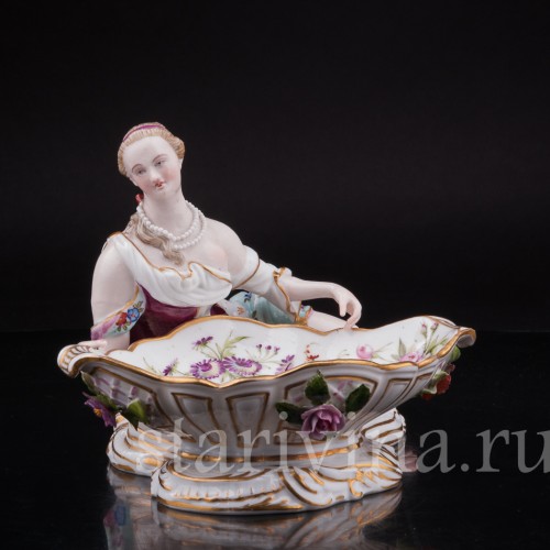 Фарфоровая композиция Девушка с блюдом, , кон. 19 в.