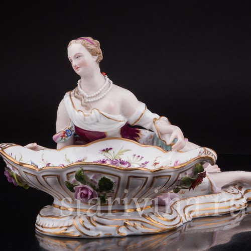 Фарфоровая композиция Девушка с блюдом, , кон. 19 в.