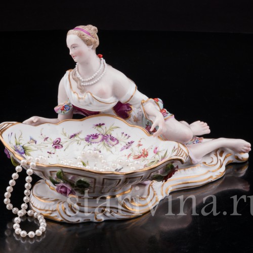 Фарфоровая композиция Девушка с блюдом, , кон. 19 в.