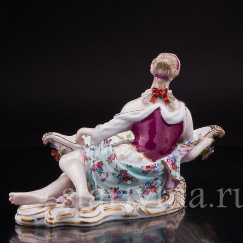 Фарфоровая композиция Девушка с блюдом, , кон. 19 в.