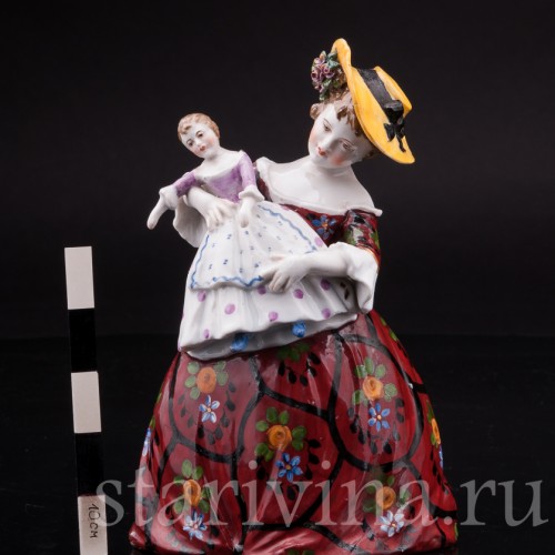 Фарфоровая статуэтка Девочка с куклой, Ackermann & Fritze, Германия, перв. пол. 20 в.