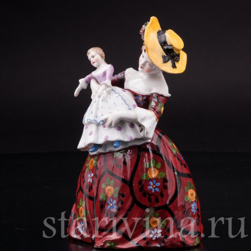 Фарфоровая статуэтка Девочка с куклой, Ackermann & Fritze, Германия, перв. пол. 20 в.