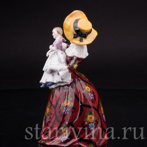 Фарфоровая статуэтка Девочка с куклой, Ackermann & Fritze, Германия, перв. пол. 20 в.