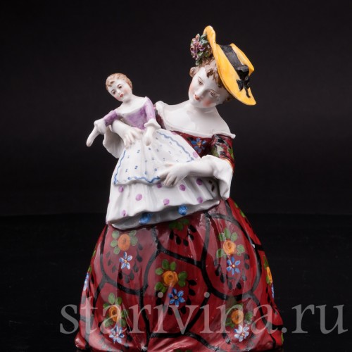 Фарфоровая статуэтка Девочка с куклой, Ackermann & Fritze, Германия, перв. пол. 20 в.