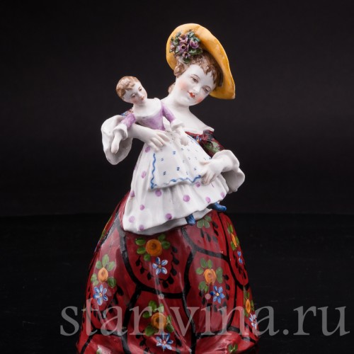 Фарфоровая статуэтка Девочка с куклой, Ackermann & Fritze, Германия, перв. пол. 20 в.