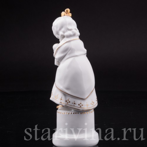 Статуэтка из фарфора Девочка с куклой, Hertwig & Co, Германия, нач. 20 в.