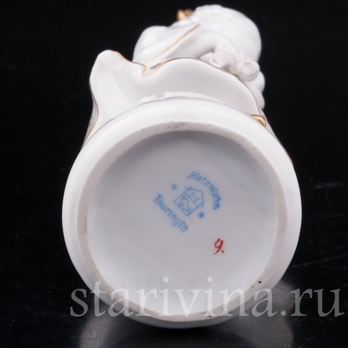 Статуэтка из фарфора Девочка с куклой, Hertwig & Co, Германия, нач. 20 в.