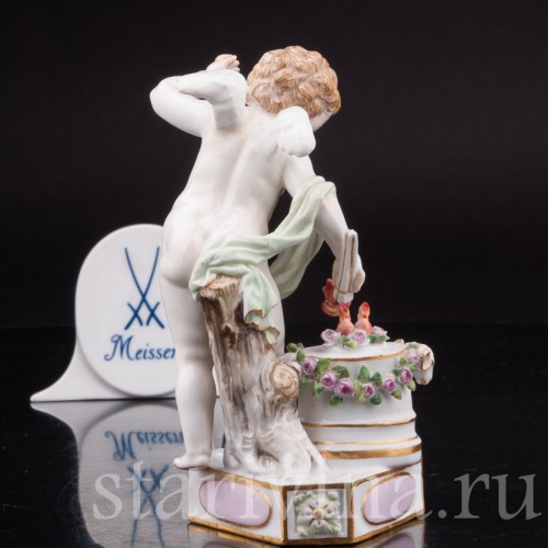 Фигурка из фарфора Ангелочек воспламеняющий сердца, Meissen, Германия, сер. 19 - нач. 20 вв.