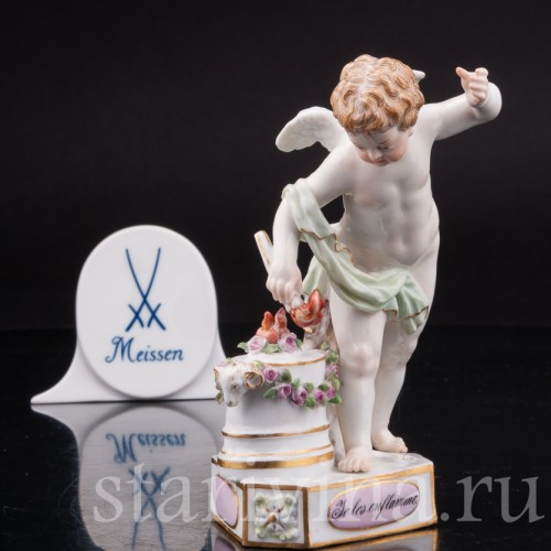 Фигурка из фарфора Ангелочек воспламеняющий сердца, Meissen, Германия, сер. 19 - нач. 20 вв.