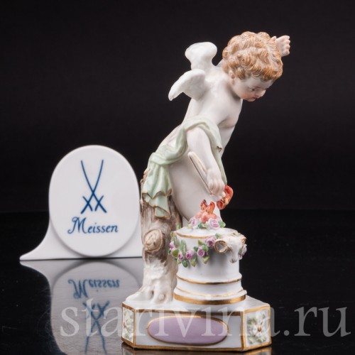 Фигурка из фарфора Ангелочек воспламеняющий сердца, Meissen, Германия, сер. 19 - нач. 20 вв.