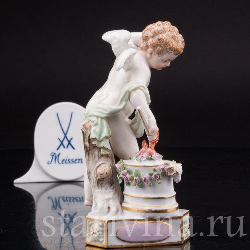 Фигурка из фарфора Ангелочек воспламеняющий сердца, Meissen, Германия, сер. 19 - нач. 20 вв.