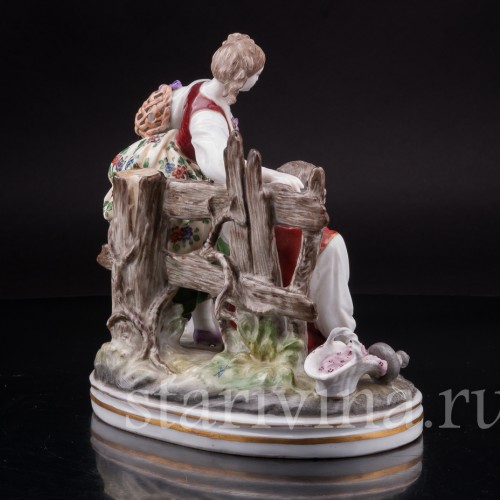 Композиция из фарфора Пара с собачкой, Dressel, Kister & Co, Германия, нач. 20 в.