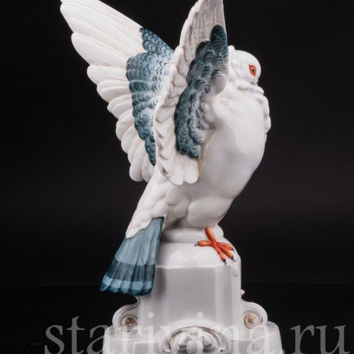 Фигурка из фарфора Голубь, Hertwig & Co, Германия, 1920-30 гг.