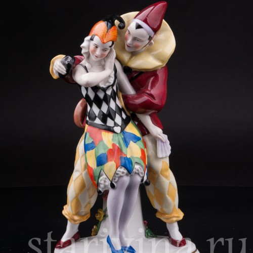 Статуэтка из фарфора Арлекин и Коломбина, Hertwig & Co, Германия, 1920-30 гг.
