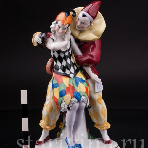 Статуэтка из фарфора Арлекин и Коломбина, Hertwig & Co, Германия, 1920-30 гг.