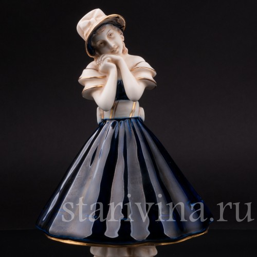 Статуэтка Мечты, девушка в капоре, Royal Dux, Чехия, 1900 гг.