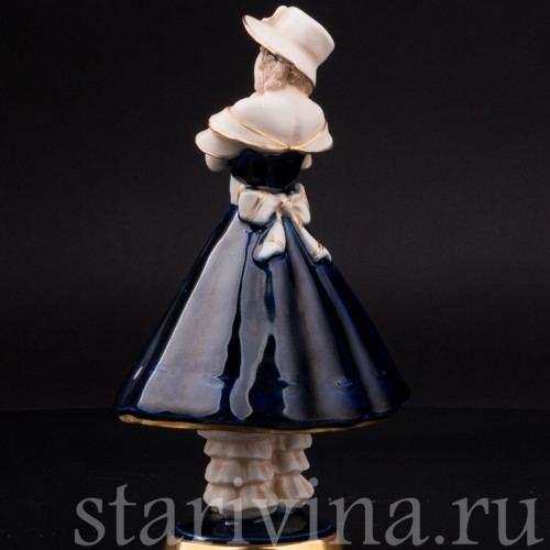 Статуэтка Мечты, девушка в капоре, Royal Dux, Чехия, 1900 гг.