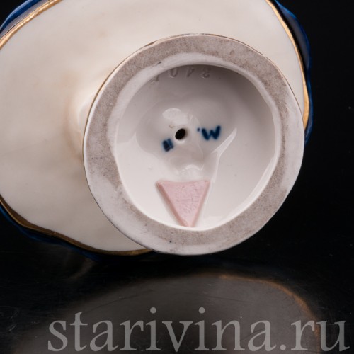 Статуэтка Мечты, девушка в капоре, Royal Dux, Чехия, 1900 гг.