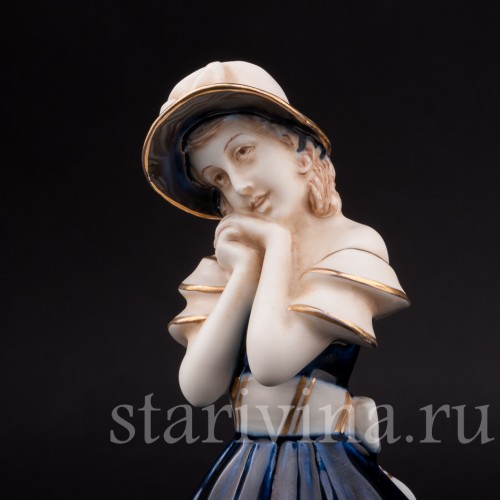 Статуэтка Мечты, девушка в капоре, Royal Dux, Чехия, 1900 гг.