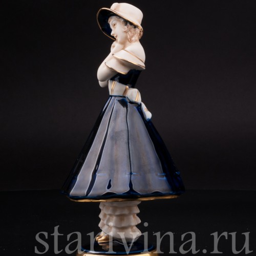 Статуэтка Мечты, девушка в капоре, Royal Dux, Чехия, 1900 гг.