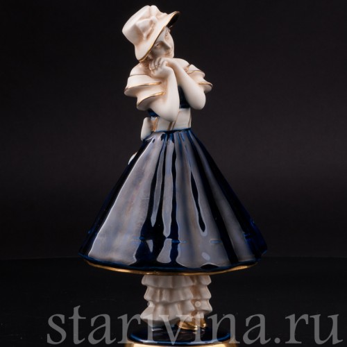 Статуэтка Мечты, девушка в капоре, Royal Dux, Чехия, 1900 гг.