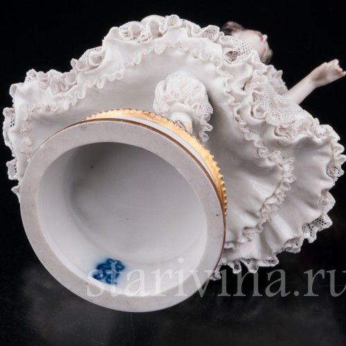 Статутка Девушка со шляпкой, кружевная, Volkstedt, Германия, до 1935 г.