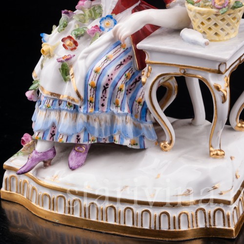 Антикварная статуэтка девушки Обоняние, 5 чувств, аллегория, Meissen, Германия, сер. 19 - нач. 20 вв.