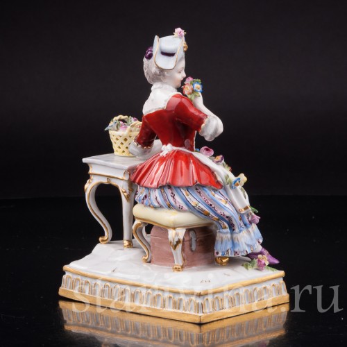 Антикварная статуэтка девушки Обоняние, 5 чувств, аллегория, Meissen, Германия, сер. 19 - нач. 20 вв.