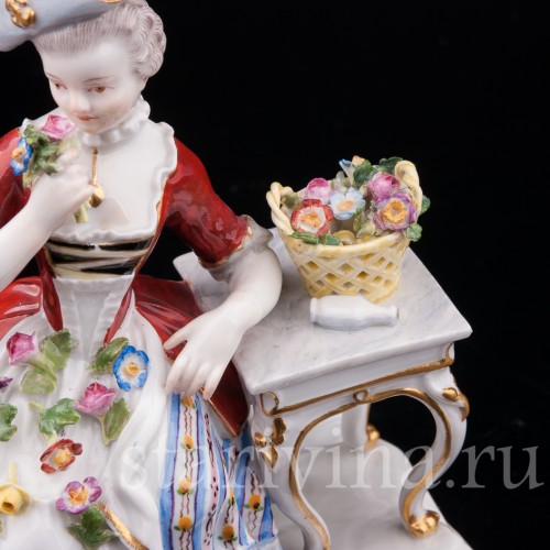 Антикварная статуэтка девушки Обоняние, 5 чувств, аллегория, Meissen, Германия, сер. 19 - нач. 20 вв.