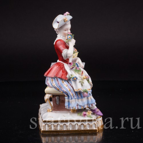 Антикварная статуэтка девушки Обоняние, 5 чувств, аллегория, Meissen, Германия, сер. 19 - нач. 20 вв.