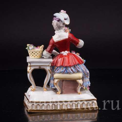 Антикварная статуэтка девушки Обоняние, 5 чувств, аллегория, Meissen, Германия, сер. 19 - нач. 20 вв.