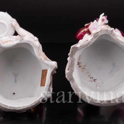 Фарфоровая статуэтка Пара с цветами в красном, Volkstedt, Германия, 19 в.