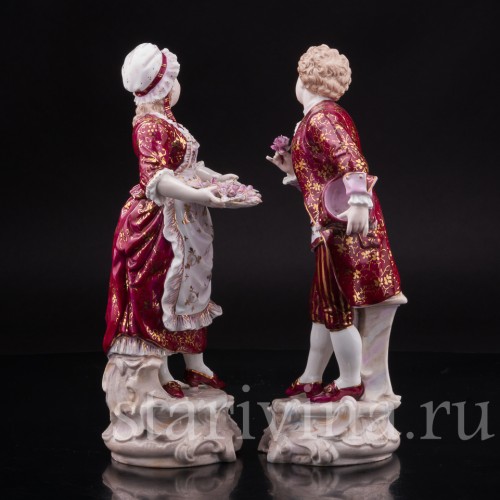 Фарфоровая статуэтка Пара с цветами в красном, Volkstedt, Германия, 19 в.